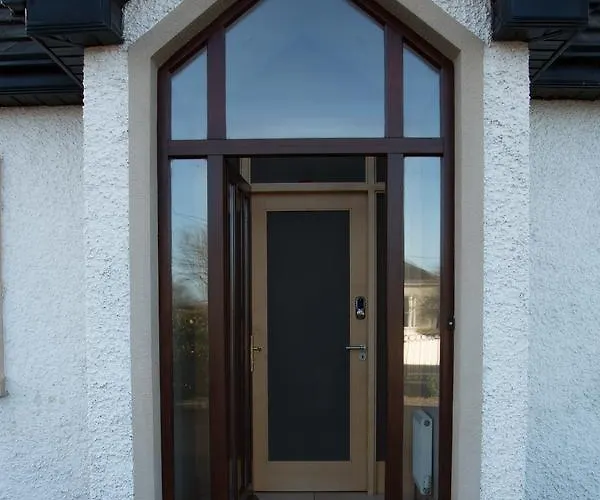 Lynch's Townhouse 3*